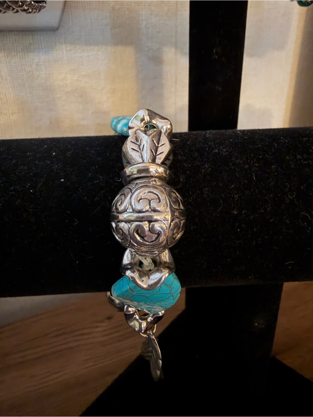 Turquoise and Silver Beaded Womenโs Bracelet